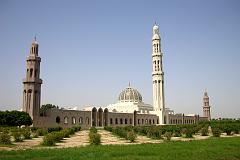 
The Sultan Qaboos Grand Mosque is the third largest in the world, built between 1995 and 2001 from 300,000 tons of Indian sandstone. The complex is 1000m long and 885m wide. The most visible part of a mosque is the minaret, the tower from which the call to prayer is broadcast five times a day. There are four 45.5m minarets on the corners and a big central one of 91.5m, the five minarets symbolizing the five pillars of Islam.
